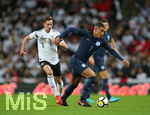 10.11.2017, Fussball Lnderspiel, England - Deutschland, in Wembley National Stadium London. v.l. Julian Draxler (Deutschland) gegen Jake Livermore (England) 