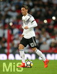 10.11.2017, Fussball Lnderspiel, England - Deutschland, in Wembley National Stadium London. Mesut zil (Deutschland) 