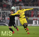 17.11.2017,  Fussball 1.Liga 2017/2018, 12.Spieltag, VfB Stuttgart - Borussia Dortmund, in der Mercedes Benz Arena Stuttgart. v.li: Takuma Asano (Stuttgart) gegen Dan Axel Zagadou (Dortmund).