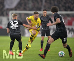 17.11.2017,  Fussball 1.Liga 2017/2018, 12.Spieltag, VfB Stuttgart - Borussia Dortmund, in der Mercedes Benz Arena Stuttgart.  v.li: Andreas Beck (Stuttgart) gegen Marcel Schmelzer (Dortmund).