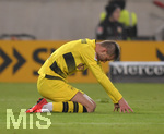 17.11.2017,  Fussball 1.Liga 2017/2018, 12.Spieltag, VfB Stuttgart - Borussia Dortmund, in der Mercedes Benz Arena Stuttgart.  Andrey Yarmolenko (Dortmund) am Boden.