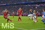 18.11.2017,  Fussball 1.Liga 2017/2018, 12.Spieltag, FC Bayern Mnchen - FC Augsburg, in der Allianz-Arena Mnchen. Arturo Vidal (FC Bayern Mnchen) trifft hier zum 1:0.