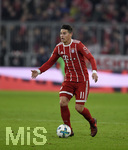 18.11.2017,  Fussball 1.Liga 2017/2018, 12.Spieltag, FC Bayern Mnchen - FC Augsburg, in der Allianz-Arena Mnchen. James Rodriguez (FC Bayern Mnchen) am Ball.