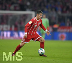 18.11.2017,  Fussball 1.Liga 2017/2018, 12.Spieltag, FC Bayern Mnchen - FC Augsburg, in der Allianz-Arena Mnchen. James Rodriguez (FC Bayern Mnchen) am Ball.