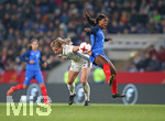 24.11.2017, Fussball Frauen Lnderspiel, Deutschland - Frankreich, in der SchcoArena Bielefeld. v.l. Tabea Kemme (Deutschland) gegen Grace Geyoro (Frankreich) 