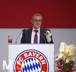24.11.2017, Fussball Bundesliga 2017/2018,  FC Bayern Mnchen, Jahreshauptversammlung im AUDI-Dome Mnchen. Stellvertretender Vorstandsvorsitzender Jan-Christian Dreesen (FC Bayern Mnchen) am Rednerpult.
