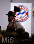 24.11.2017, Fussball Bundesliga 2017/2018,  FC Bayern Mnchen, Jahreshauptversammlung im AUDI-Dome Mnchen. Kult-Fan Hias Hammerl in original Miesbacher Tracht nach seiner Rede.