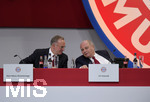 24.11.2017, Fussball Bundesliga 2017/2018,  FC Bayern Mnchen, Jahreshauptversammlung im AUDI-Dome Mnchen. v.li: Vorstandsvorsitzender Karl-Heinz Rummenigge (FC Bayern Mnchen) und Prsident Uli Hoeness (FC Bayern). 