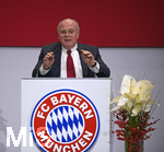 24.11.2017, Fussball Bundesliga 2017/2018,  FC Bayern Mnchen, Jahreshauptversammlung im AUDI-Dome Mnchen. Prsident Uli Hoeness (FC Bayern) am Rednerpult.  