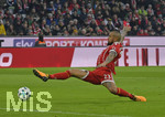 02.12.2017,  Fussball 1.Liga 2017/2018, 14.Spieltag, FC Bayern Mnchen - Hannover 96, in der Allianz-Arena Mnchen. Arturo Vidal (FC Bayern Mnchen) am Ball.