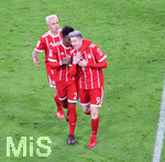 02.12.2017,  Fussball 1.Liga 2017/2018, 14.Spieltag, FC Bayern Mnchen - Hannover 96, in der Allianz-Arena Mnchen.   Robert Lewandowski (re, FC Bayern Mnchen) Torjubel.