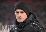08.12.2017,  Fussball 1.Liga 2017/2018, 15.Spieltag, VfB Stuttgart - Bayer Leverkusen, in der Mercedes Benz Arena Stuttgart. Trainer Heiko Herrlich (Leverkusen) nachdenklich.