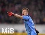 08.12.2017,  Fussball 1.Liga 2017/2018, 15.Spieltag, VfB Stuttgart - Bayer Leverkusen, in der Mercedes Benz Arena Stuttgart. Torwart Bernd Leno (Leverkusen) gibt Anweisungen.