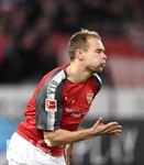 08.12.2017,  Fussball 1.Liga 2017/2018, 15.Spieltag, VfB Stuttgart - Bayer Leverkusen, in der Mercedes Benz Arena Stuttgart. Holger Badstuber (Stuttgart) wrmt sich mit einem Spurt auf.