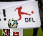 08.12.2017,  Fussball 1.Liga 2017/2018, 15.Spieltag, VfB Stuttgart - Bayer Leverkusen, in der Mercedes Benz Arena Stuttgart. Der Spielball liegt auf der Stele bereit, im Hintergrund das DFL Logo.