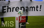 09.12.2017,  Fussball 1.Liga 2017/2018, 15.Spieltag, Eintracht Frankfurt - FC Bayern Mnchen, in der Commerzbank-Arena Frankfurt. Der Spielball liegt vor dem Plakat frs Ehrenamt.