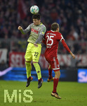 13.12.2017,  Fussball 1.Liga 2017/2018, 14.Spieltag, FC Bayern Mnchen - 1.FC Kln, in der Allianz-Arena Mnchen. v.l. Jorge Mere (Kln) gegen Thomas Mller (FC Bayern Mnchen) 