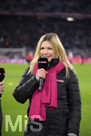 13.12.2017,  Fussball 1.Liga 2017/2018, 14.Spieltag, FC Bayern Mnchen - 1.FC Kln, in der Allianz-Arena Mnchen.  SKY-Moderatorin Jessica Kastrop am Spielfeldrand.