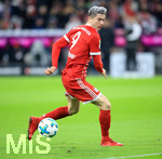 13.12.2017,  Fussball 1.Liga 2017/2018, 14.Spieltag, FC Bayern Mnchen - 1.FC Kln, in der Allianz-Arena Mnchen.   Robert Lewandowski (FC Bayern Mnchen) am Ball.