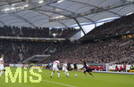 16.12.2017,  Fussball 1.Liga 2017/2018, 17.Spieltag, VfB Stuttgart - FC Bayern Mnchen, in der Mercedes-Benz-Arena Stuttgart. Zweikampf 