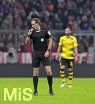 20.12.2017, Fussball DFB-Pokal 2017, Achtelfinale,  FC Bayern Mnchen - Borussia Dortmund, in der Allianz-Arena Mnchen. Schiedsrichter Sascha Stegemann..