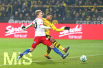 10.02.2018, Fussball 1. Bundesliga 2017/2018, 22. Spieltag, Borussia Dortmund - Hamburger SV, im Signal-Iduna-Park Dortmund. v.l. Jann Fiete Arp (Hamburg) gegen Manuel Akanji (Dortmund) 
