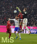 10.02.2018,  Fussball 1.Liga 2017/2018, 22.Spieltag,  FC Bayern Mnchen - FC Schalke 04, in der Allianz Arena Mnchen. v.li: Benjamin Stambouli (Schalke), Torwart Ralf Fhrmann (FC Schalke 04).