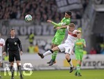11.02.2018,  Fussball 1.Liga 2017/2018, 22.Spieltag,  VfB Stuttgart - Borussia Mnchengladbach, in der Mercedes-Benz-Arena Stuttgart. v.li: Lars Stindl (Borussia Mnchengladbach) gegen Santiago Ascacibar (Stuttgart).