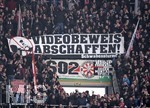 18.02.2018, Fussball 1. Bundesliga 2017/2018, 23. Spieltag, FC Augsburg - VfB Stuttgart, in der WWK-Arena Augsburg. Stuttgart Fans fordern mit diesem Plakat den 