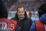 18.02.2018, Fussball 1. Bundesliga 2017/2018, 23. Spieltag, FC Augsburg - VfB Stuttgart, in der WWK-Arena Augsburg. Trainer Manuel Baum (FC Augsburg) nachdenklich.