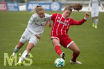 18.02.2018, Allianz Frauen-Fussball 1. Bundesliga 2017/2018, 12. Spieltag, FC Bayern Mnchen - SGS Essen, im Grnwalderstadion Mnchen, v.li:  Turid Knaak (Essen) gegen Melanie Leupolz (FC Bayern).