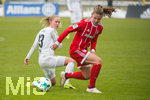 18.02.2018, Allianz Frauen-Fussball 1. Bundesliga 2017/2018, 12. Spieltag, FC Bayern Mnchen - SGS Essen, im Grnwalderstadion Mnchen, v.li:  Turid Knaak (Essen) gegen Melanie Leupolz (FC Bayern).