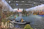24.02.2018, Die Reise- und Freizeitmesse f.r.e.e. in Mnchen im neuen Messegelnde Riem.  Messestand fr Kanusport mit knstlichem See zu Testfahrten der Boote.