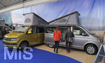 24.02.2018, Die Reise- und Freizeitmesse f.r.e.e. in Mnchen im neuen Messegelnde Riem.  Campingmobile der Firma VW, VW-California. 