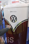 24.02.2018, Die Reise- und Freizeitmesse f.r.e.e. in Mnchen im neuen Messegelnde Riem.  Ein Khlschrank im VW Design der Firma Gorenje steht an einem Stand zum Verkauf.