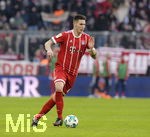 24.02.2018,  Fussball 1.Liga 2017/2018, 24.Spieltag,  FC Bayern Mnchen - Hertha BSC Berlin, in der Allianz Arena Mnchen. Niklas Sle (FC Bayern Mnchen) am Ball.