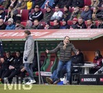 03.03.2018,  Fussball 1.Liga 2017/2018, 25.Spieltag,  FC Augsburg - TSG Hoffenheim, in der WWK-Arena Augsburg. v.li: Trainer Julian Nagelsmann (Hoffenheim) streitet am Spielfeldrand mit Trainer Manuel Baum (FC Augsburg).