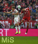 10.03.2018,  Fussball 1.Liga 2017/2018, 26.Spieltag,  FC Bayern Mnchen - Hamburger SV, in der Allianz Arena Mnchen. v.l. Sven Schipplock (Hamburger SV) gegen Mats Hummels (FC Bayern Mnchen) 