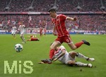 10.03.2018,  Fussball 1.Liga 2017/2018, 26.Spieltag,  FC Bayern Mnchen - Hamburger SV, in der Allianz Arena Mnchen. v.li: Dennis Diekmeier (Hamburger SV) gegen Robert Lewandowski (FC Bayern Mnchen).