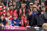 10.03.2018,  Fussball 1.Liga 2017/2018, 26.Spieltag,  FC Bayern Mnchen - Hamburger SV, in der Allianz Arena Mnchen. Bayernfans warten auf Autogramme.