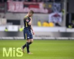 11.03.2018,  Fussball 1.Liga 2017/2018, 26.Spieltag,  VfB Stuttgart - RB Leipzig, in der Mercedes-Benz-Arena Stuttgart. Timo Werner (RB Leipzig) hat Beschwerden im Hals.