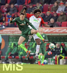 17.03.2018,  Fussball 1.Liga 2017/2018, 27.Spieltag, FC Augsburg - SV Werder Bremen, in der WWK-Arena Augsburg, v.li: Maximilian Eggestein (SV Werder Bremen) gegen Caiuby (FC Augsburg).