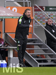 17.03.2018,  Fussball 1.Liga 2017/2018, 27.Spieltag, FC Augsburg - SV Werder Bremen, in der WWK-Arena Augsburg, Trainer Florian Kohfeldt (SV Werder Bremen) feuert seine Spieler an.