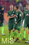 17.03.2018,  Fussball 1.Liga 2017/2018, 27.Spieltag, FC Augsburg - SV Werder Bremen, in der WWK-Arena Augsburg, v.li: Niklas Moisander (SV Werder Bremen) und Maximilian Eggestein (SV Werder Bremen) freuen sich nach dem Spiel.