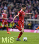 31.03.2018, Fussball 1. Bundesliga 2017/2018, 28. Spieltag, FC Bayern Mnchen - Borussia Dortmund, in der Allianz-Arena Mnchen. Robert Lewandowski (FC Bayern Mnchen) am Ball.