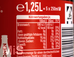 06.04.2018, Deutschland, Coca-Cola Flasche. Auf dem Etikett Aufgedruckt stehen die Nhrwertangaben. Der Zuckergehalt betrgt ber 10 Prozent.