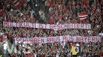 07.04.2018, Fussball 1. Bundesliga 2017/2018, 29. Spieltag, FC Augsburg - FC Bayern Mnchen, in der WWK-Arena Augsburg. Multikulti ist gescheitert: Schwaben raus aus Bayern!  Bayernfans mit Plakat gegen Augsburger Fans.