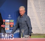 10.4.2018, Fussball Championsleague 2017/2018,  FC Bayern Mnchen Pressekonferenz in der Allianz-Arena vor dem Championsleague-Spiel gegen Sevilla. Trainer Jupp Heynckes (FC Bayern Mnchen) kommt zur PK.