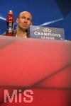 10.4.2018, Fussball Championsleague 2017/2018,  FC Bayern Mnchen Pressekonferenz in der Allianz-Arena vor dem Championsleague-Spiel gegen Sevilla. Arjen Robben (FC Bayern Mnchen) gibt den Journalisten bereitwillig Auskunft.