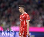 14.04.2018, Fussball 1. Bundesliga 2017/2018, 30. Spieltag, FC Bayern Mnchen - Borussia Mnchengladbach, in der Allianz-Arena Mnchen. Robert Lewandowski (FC Bayern Mnchen) lacht nach seinem Tor.